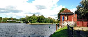 Spandauer Idyll. Links die Havel, rechts die Spree. Eigentlich ein schöner Ort an der Altstadt, doch der Kiez hat auch Schattenseiten.