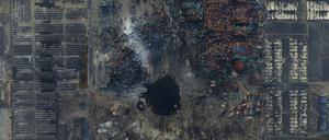 Ein Blick auf den zerstörten Frachthafen in der chinesischen Stadt Tianjin. Beo der Explosionskatastrophe waren am 12. August 114 Menschen ums Leben gekommen.