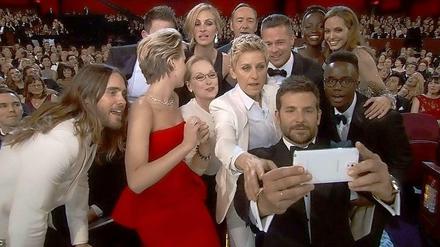 Oscar-Verleihung 2014: Selfisten bei der Arbeit.