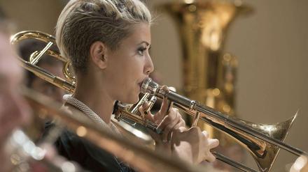 Fetzige Klänge. Trompeterin der Nationalen Jugendphilharmonie der Türkei. 