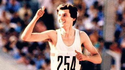 Jetzt bin ich ein Olympionike! Sebastian Coe nach seinem Sieg über 1500 Meter in Moskau 1980 vor Jürgen Straub aus der DDR und seinem Landsmann Steve Ovett.
