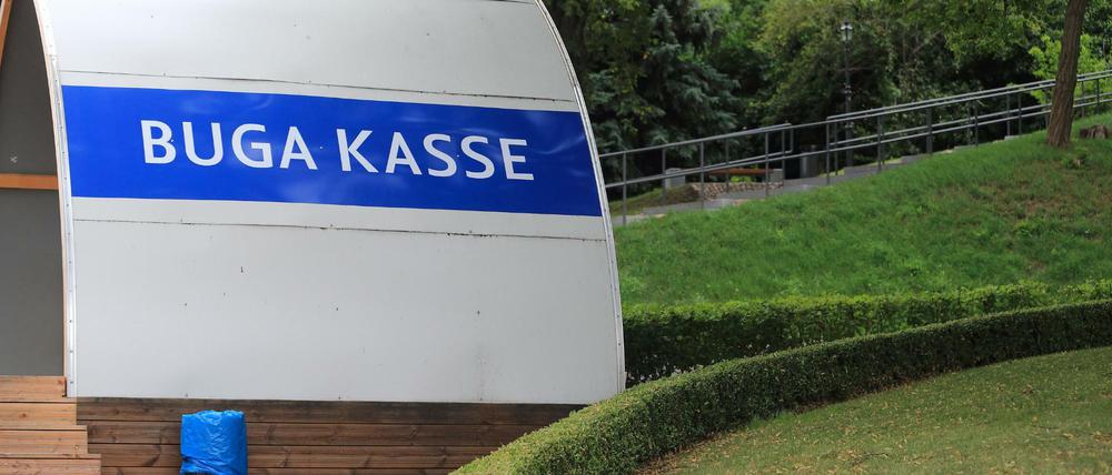 Was für kein Andrang: Eine Buga-Kasse in Havelberg. Die Veranstalter sind froh, wenn bis zum Ende der Ausstellung eine Million Besucher kommen. Geplant waren 1,5 Millionen.