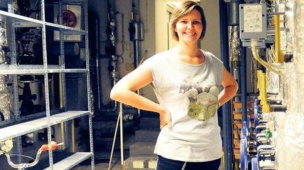 Melanie Saunar im Heizungskeller des Fichtenberg-Gymnasiums - und in ihrem Element.