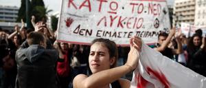 Studierende in Athen protestieren gegen Kürzungen an den Unis.