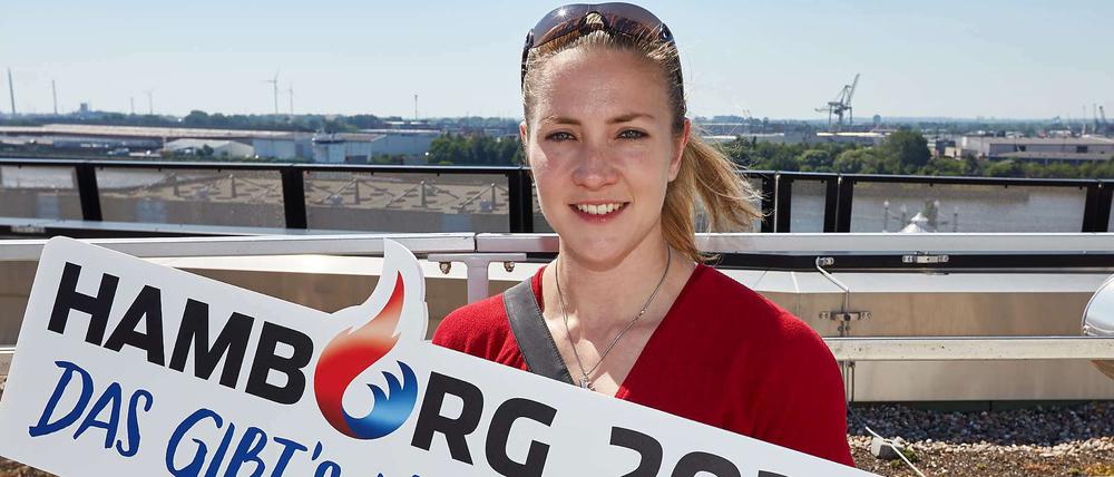 Nicht nur Feuer und Flamme für Hamburg, sondern jetzt auch begeisterte Parakanutin: Edina Müller.