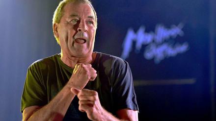 Ian Gillan auf der Bühne.