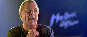 Ian Gillan auf der Bühne.