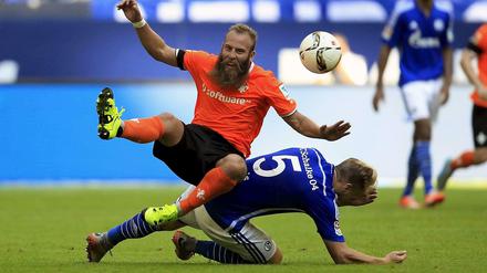 Voller Einsatz: Marco Sailer vom SV Darmstadt 98 warf sich wie seine Teamkollegen gegen Schalke in jeden Zweikampf.