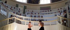 Auch das Tieranatomische Theater der Humboldt-Universität wurde während des Project Space Festivals genutzt - hier als Bühne für eine Box-Performance.