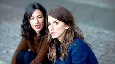 Zart, nicht hart. Sonja Glass (links) und Valeska Steiner wollen keine niedliche Musik machen. Das neue Album klingt trotzdem wieder mädchenhaft.