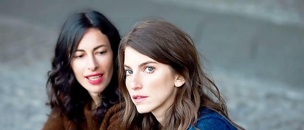 Zart, nicht hart. Sonja Glass (links) und Valeska Steiner wollen keine niedliche Musik machen. Das neue Album klingt trotzdem wieder mädchenhaft.
