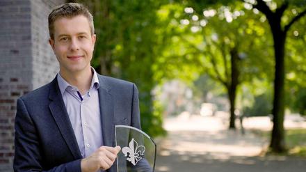 Stefan Evers mit dem neuen Ehrenamtspreis „Die Lilie”.