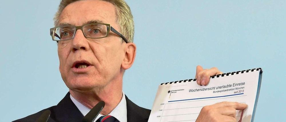 Bundesinnenminister Thomas de Maizière am Mittwoch in Berlin bei der Vorstellung der neuen Prognose zu Flüchtlingszahlen