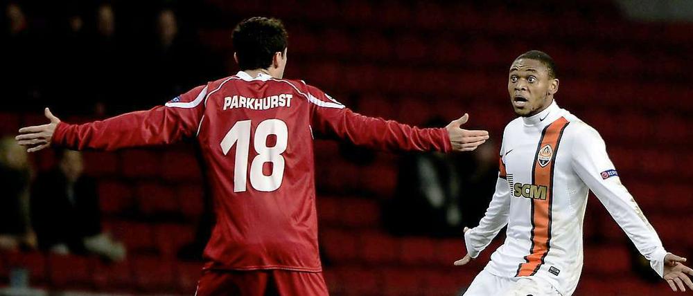 Was wollt ihr denn hier? Der FC Nordsjaelland (Spieler links) hat auch schon Champions League gespielt und dabei in der Gruppenphase 2012/13 bei 4:22 Toren genau einen Punkt in sechs Spielen geholt.