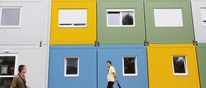 Hinter den Fassaden ist es eng - und geht nicht immer friedlich zu.