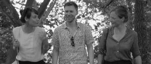 Erster Dreh am Lietzensee. Für den Film „Sweet Charlottenburg“ probten jetzt die Schauspieler Anna Schumacher, Simon Finkas und Gaby Herz (v.l.n.r.).