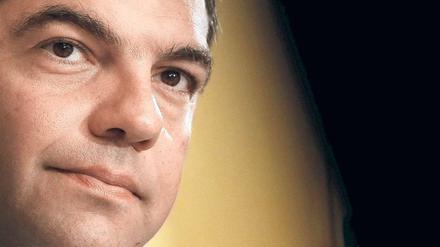 Auflagensteigerung. Regierungschef Alexis Tsipras wurde innerhalb kurzer Zeit vom kompromisslosen Kämpfer gegen den Sparkurs zum Pro-Troika-Politiker. 
