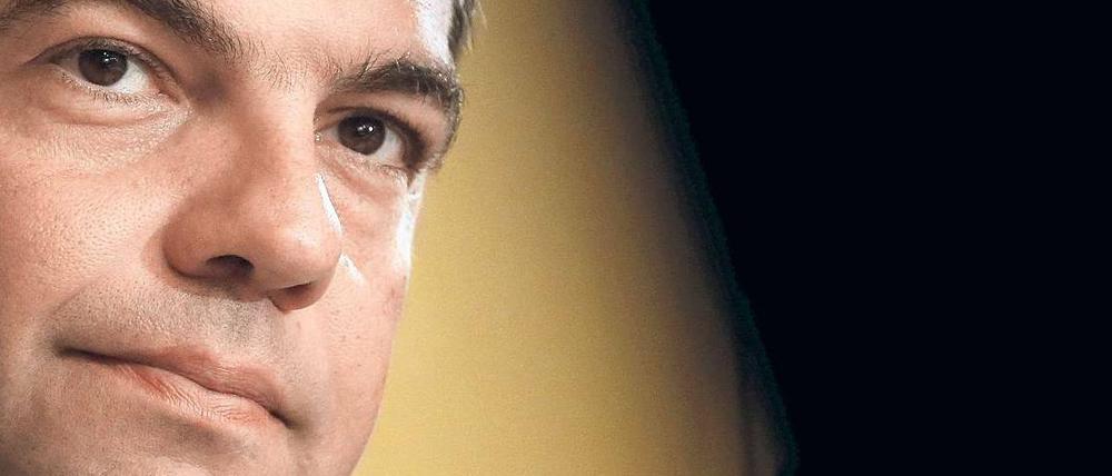Auflagensteigerung. Regierungschef Alexis Tsipras wurde innerhalb kurzer Zeit vom kompromisslosen Kämpfer gegen den Sparkurs zum Pro-Troika-Politiker. 