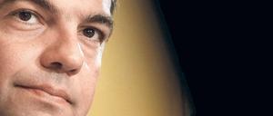 Auflagensteigerung. Regierungschef Alexis Tsipras wurde innerhalb kurzer Zeit vom kompromisslosen Kämpfer gegen den Sparkurs zum Pro-Troika-Politiker. 