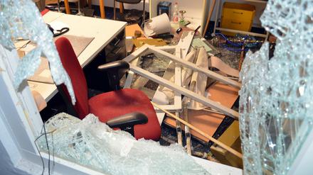 Blick in ein zerstörtes Büro der Flüchtlingsunterkunft in Suhl aufgenommen am 20.08.2015. V