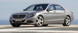 Klassisch-modern: Der Mercedes S 400 Hybrid verströmt Souveränität. Nicht so aufregend wie das Coupé, aber stilsicher. 