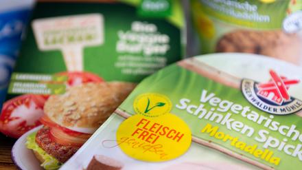Fleischfreunde, Vegetarier, Veganer und Frutarier hauen mit der Moralkeule aufeinander ein.