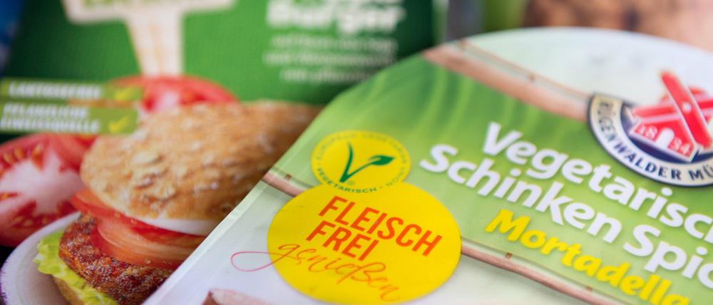 Fleischfreunde, Vegetarier, Veganer und Frutarier hauen mit der Moralkeule aufeinander ein.