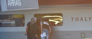 Der Thalys steht nach der Schießerei nun im Bahnhof der nordfranzösischen Stadt Arras und wird kriminaltechnisch untersucht. 