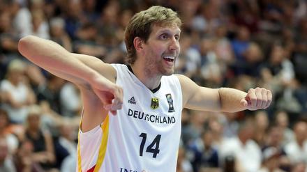 Elf Punkten, zehn Rebounds: Dirk Nowitzki ringt um seine Form.