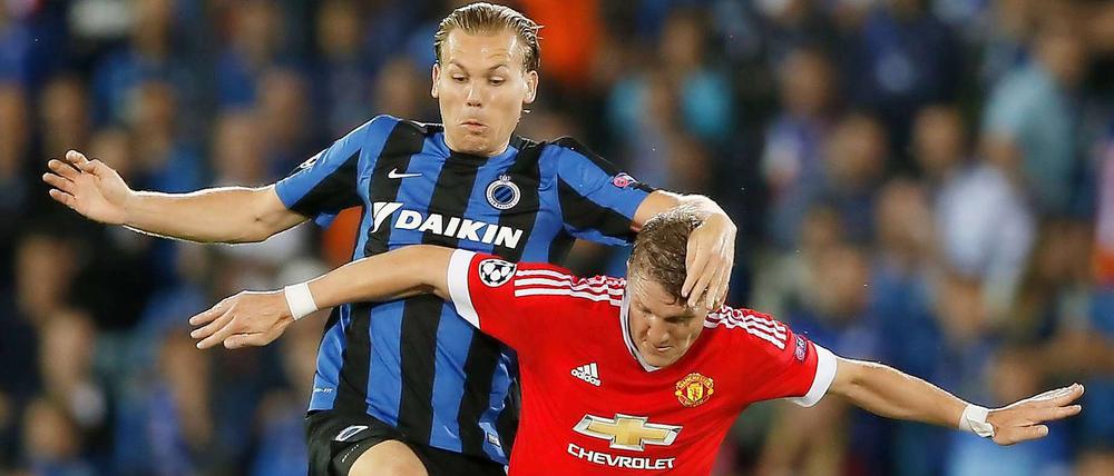Halb so wild. Bastian Schweinsteiger (r.) und Manchester United hatten im Rückspiel wenig Probleme mit dem FC Brügge.