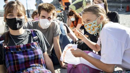 Greta Thunberg und weitere Unterstützer von Fridays for Future auf der Straße in Berlin. 