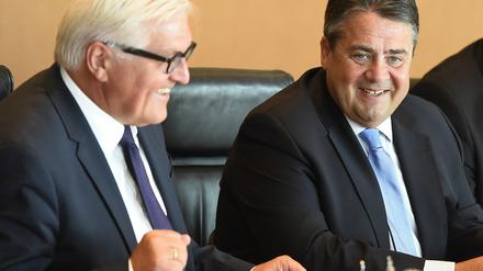 Die SPD-Politiker Frank-Walter Steinmeier (links) und Sigmar Gabriel fordern einen "europäischen Asyl-Kodex".