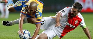 Valencias Sofiane Feghouli (l.) gegen Monacos Jeremy Toulalan.