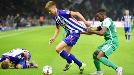 Hiergeblieben. Herthas Jens Hegeler (links) ist in dieser Situation schneller als Ulisses Garcia.
