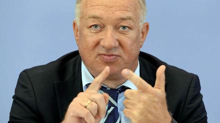 Die Staaten sollten jetzt Geld ausgeben, fordert der Ökonom Horn. So billig wie derzeit könne man kaum noch einmal die Infrastruktur modernisieren. 