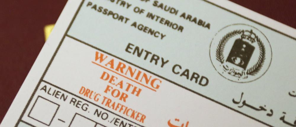 Auf Einreiseformularen wird auf die Todesstrafe für Drogenhändler in Saudi Arabien hingewiesen.