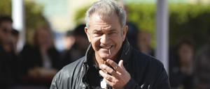 Mel Gibson befindet sich derzeit zu Dreharbeiten in Australien. Er soll eine Fotografin angespuckt haben, wie eine Zeitung berichtet. 