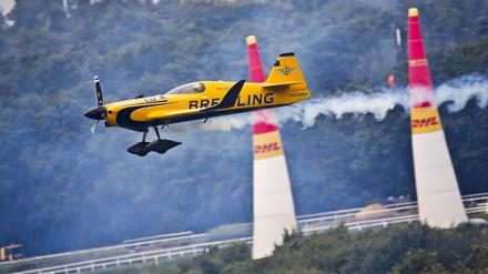 Zu gefährlich? Nach dem Unfall bei einer Flugshow in Großbritannien wird über ein Verbot von Flugshows diskutiert. 