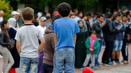 Flüchtlinge im Erstaufnahmelager in Friedland (Niedersachsen). Kinder, die länger als drei Monate da sind, dürfen zur Schule gehen. Bis jetzt.