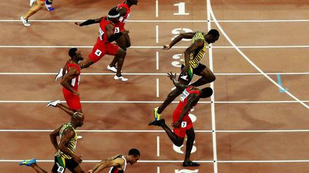 0.1 Sekunden im Bild: Usain Bolt (oben) gewann knapp vor Justin Gatlin.