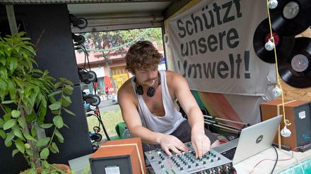 Draußen feiern. Open-Air-Partys sind beliebt. Die Veranstalter vermeiden allerdings oft eine Anmeldung, denn „um im Park eine Musikanlage aufzustellen, müssen 14 Formulare ausgefüllt und zehn Ämter kontaktiert werden“, sagt einer von ihnen.