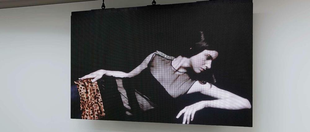 So kann Kunst im Museum aussehen: Ausstellungsansicht aus "Tüchfühlung" im Frankfurter Museum für moderne Kunst.