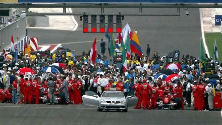 In der Formel 1 ist traditionell vor dem Rennstart immer viel los auf der Rennstrecke.