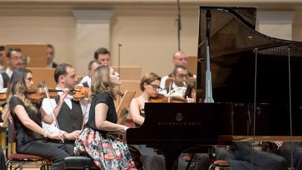 Am Klavier: Dudana Mazmanishvili, die Kulturbotschafterin Georgiens in Deutschland.