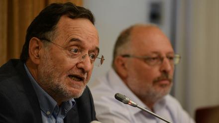 Panagiotis Lafazanis erklärt auf einer ersten Pressekonferenz das Programm seines neuen Bündnisses "Popular Unity" (Volkseinheit) - es sieht den Abbruch der Verhandlungen mit den Gläubigern vor. 