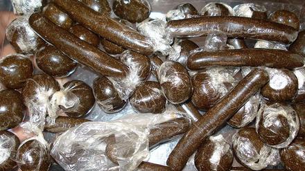 Das Bild des geänderten Eintrags zu einem Haschisch-Produkt auf der russischen Seite von Wikipedia zeigt "Charas", das aus Cannabis-Harz gefertigt wird. 