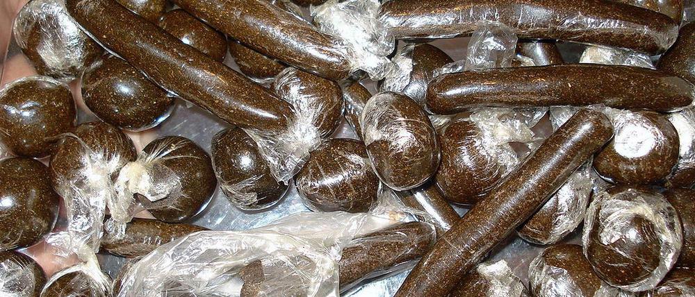 Das Bild des geänderten Eintrags zu einem Haschisch-Produkt auf der russischen Seite von Wikipedia zeigt "Charas", das aus Cannabis-Harz gefertigt wird.