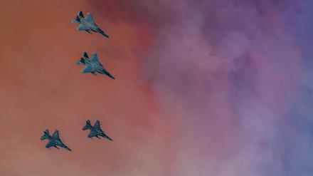 Die Einsätze türkischer Kampfjets - hier ein Manöver im Juli in der Türkei mit US-Maschinen - sollen bald beginnen.