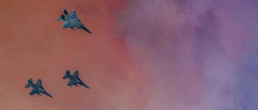 Die Einsätze türkischer Kampfjets - hier ein Manöver im Juli in der Türkei mit US-Maschinen - sollen bald beginnen.
