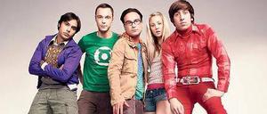 Fünferbande. Rajesh (Kunal Nayyar, v.l.n.r.), Sheldon (Jim Parsons), Penny (Kaley Cuoco), Leonard (Johnny Galecki) und Howard (Simon Helberg ) sind die Kerntruppe der „Big Bang Theory“. Die Stars der Serie haben übrigens dieses Jahr mit ihren Gagen Stipendien für 20 Studenten der University of California spendiert.